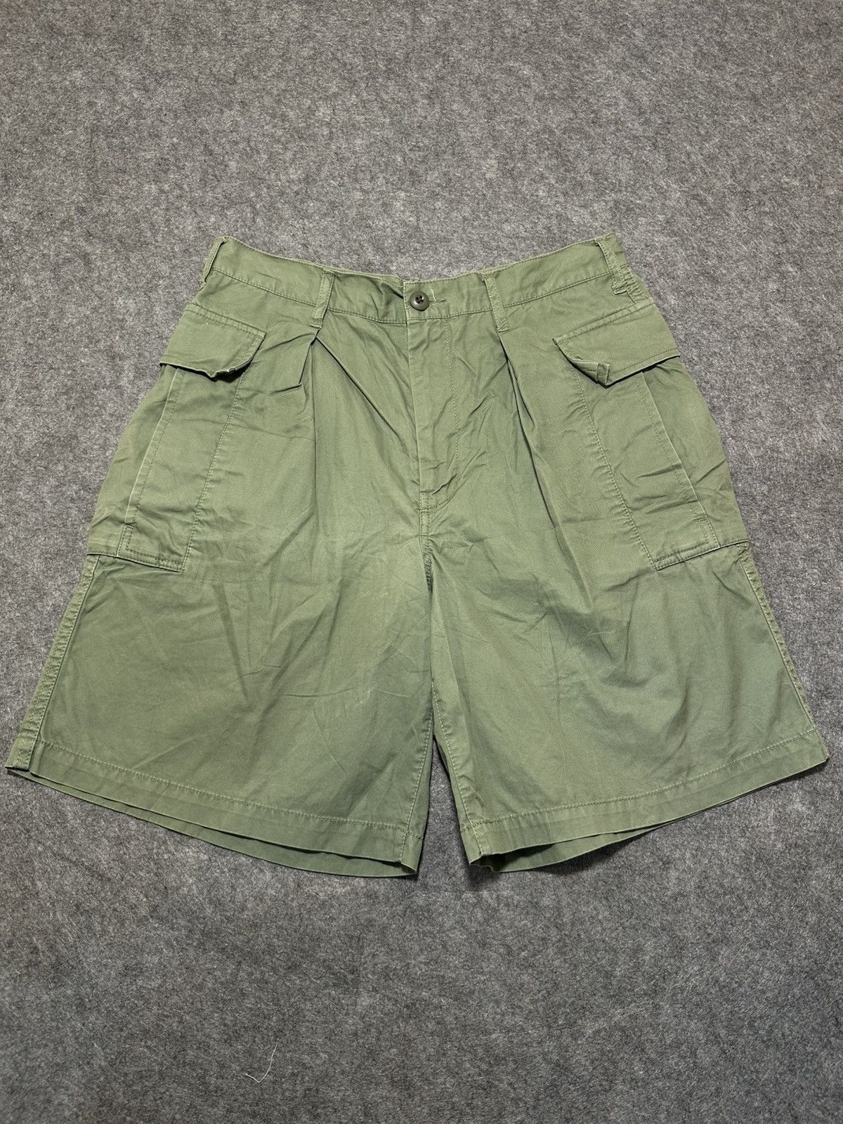 Beams Japan Beam cargo shorts with a wide cut and large cargo pockets. Size US 34 / EU 50 - 1 Thumbnail