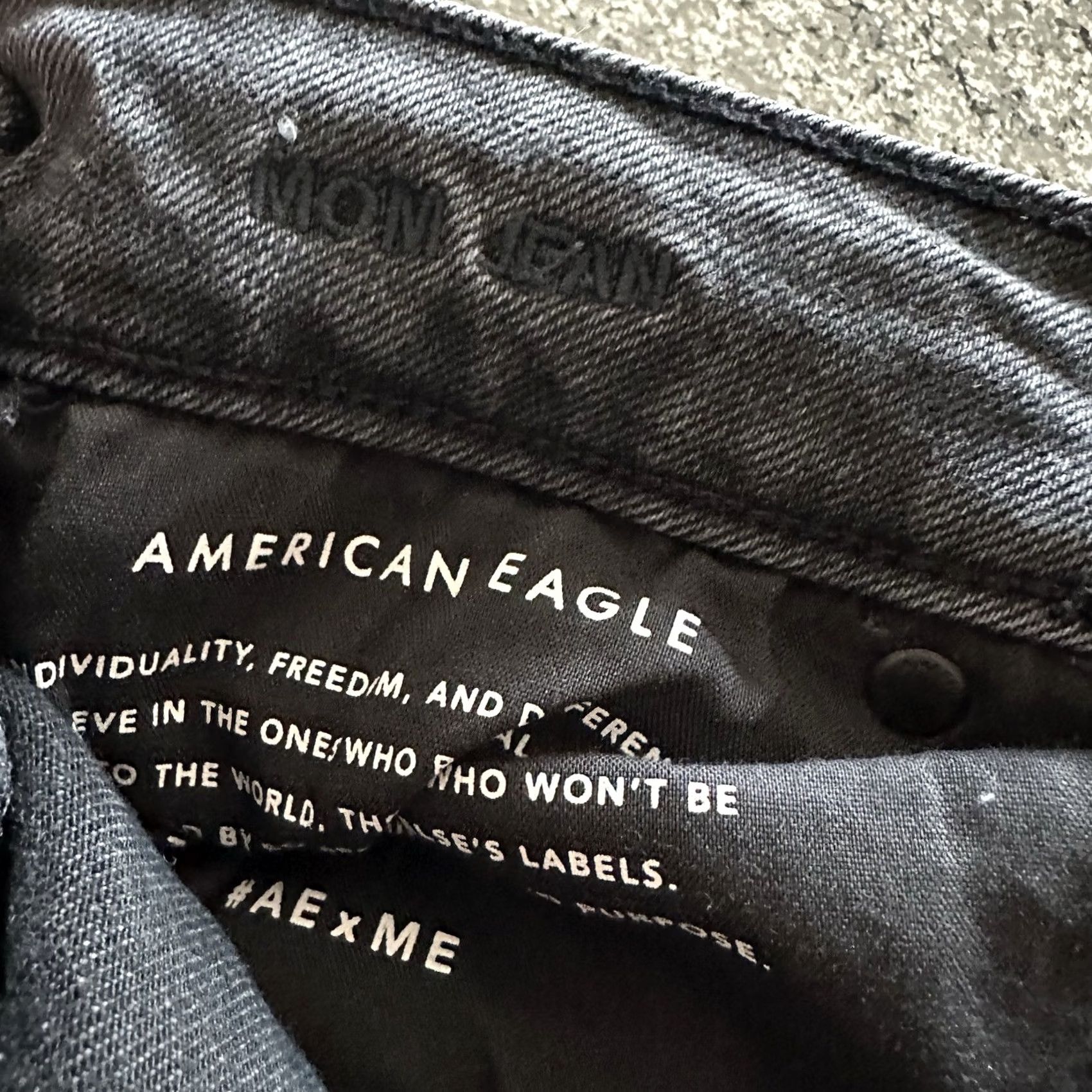 American Eagle Outfitters VINTAGE American Eagle Jeans Womens 8 R 30x28 High Waist Mom Relaxed Tapered Black Size 30" / US 8 / IT 44 - 5 Thumbnail