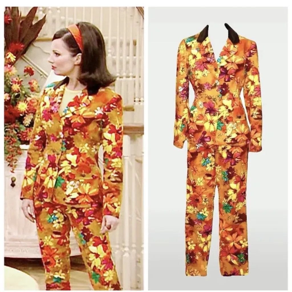 Moschino Iconic Vintage Moschino Jeans Velvet Floral Blazer Size S / US 4 / IT 40 - 2 Thumbnail