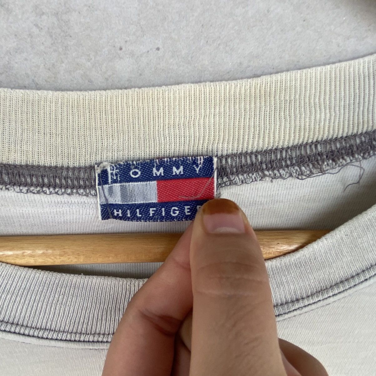 Other Vintage Tommy Hilfiger Pullover Jumper Size L Size US L / EU 52-54 / 3 - 5 Thumbnail