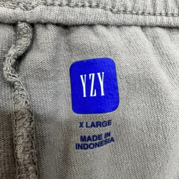 Balenciaga Balenciaga YEEZY x Gap x Balenciaga Gray Sports Pants -250 Size US 40 / EU 56 - 3 Thumbnail