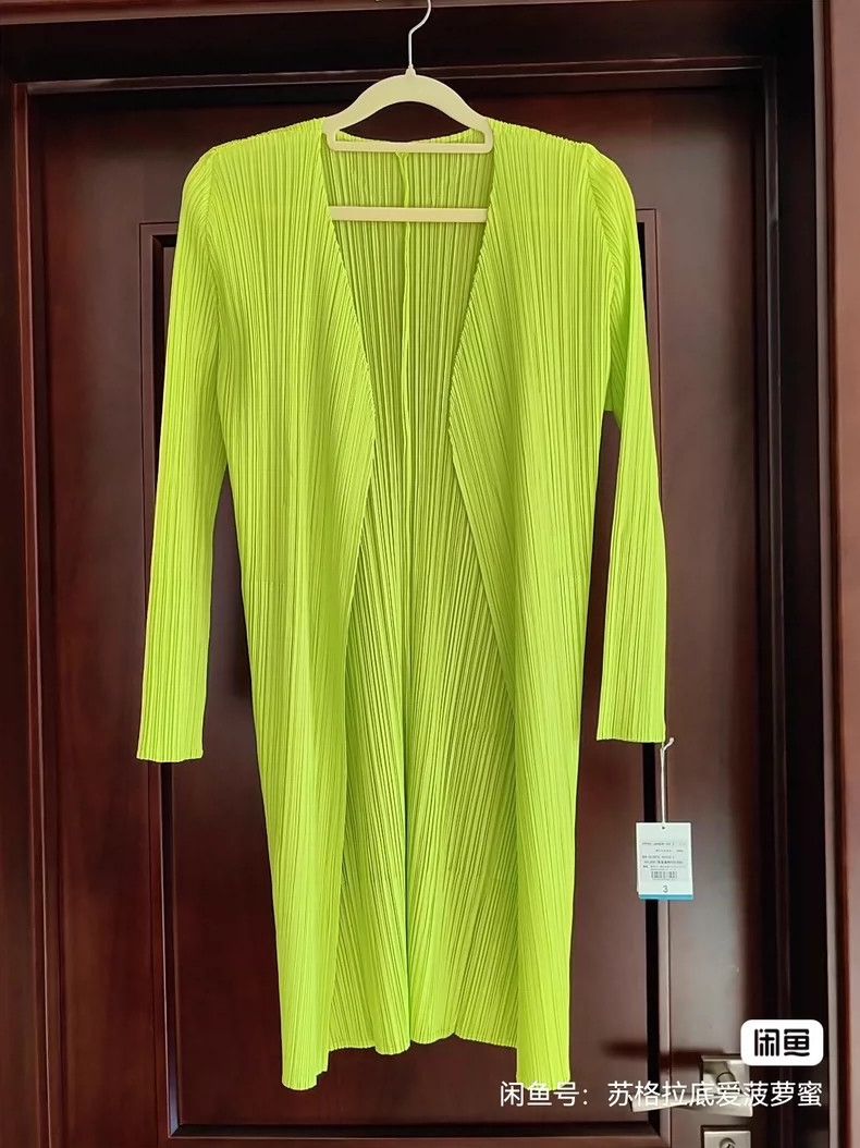 Issey Miyake Issey Miyake size:3 A light green pleated cardigan Size S / US 4 / IT 40 - 1 Thumbnail