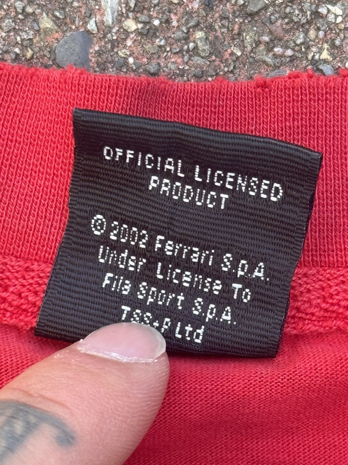 Ferrari Vintage 90s Ferrari Distressed Tee Italy SunFaded Size US L / EU 52-54 / 3 - 6 Thumbnail