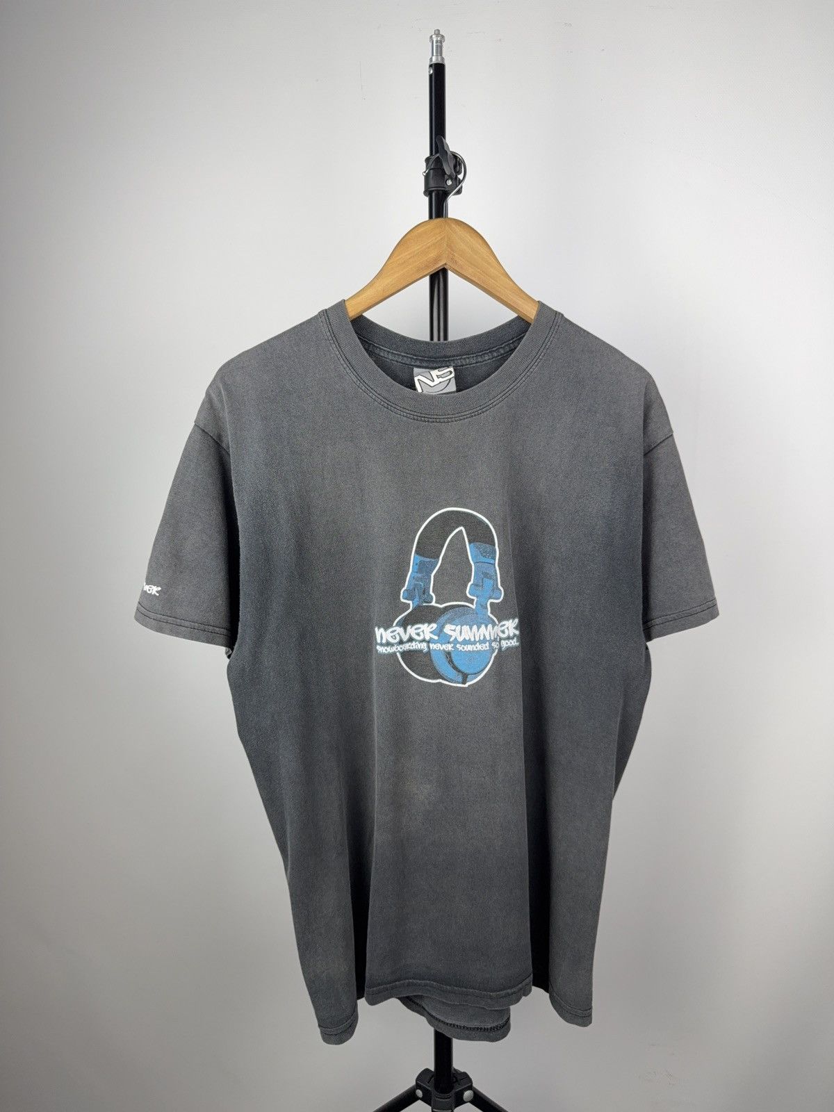 Band Tees × Vintage Vintage 90s Never Summer Snowboarding Faded Tee USA Made L Size US L / EU 52-54 / 3 - 1 Thumbnail