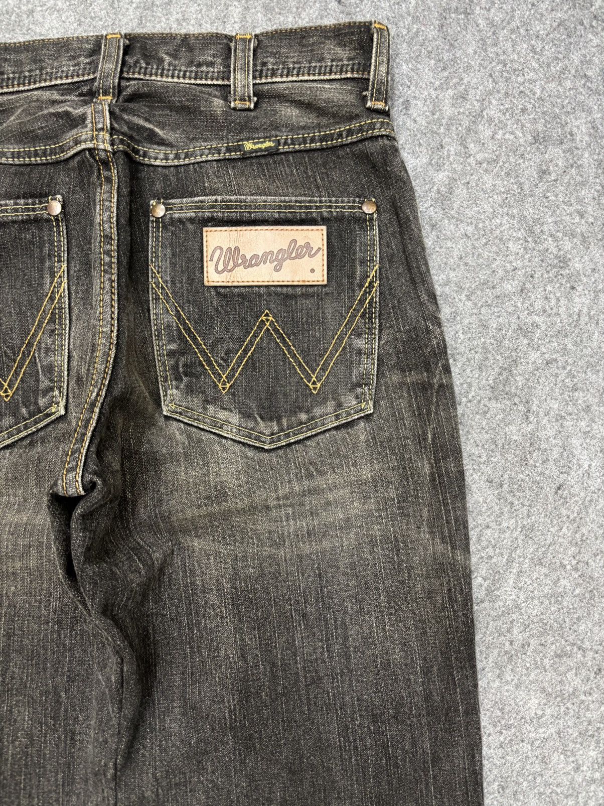 Wrangler 💥90s Style💥Wrangler Black Mudwash Sick Fades Denim F660 Size US 30 / EU 46 - 10 Thumbnail