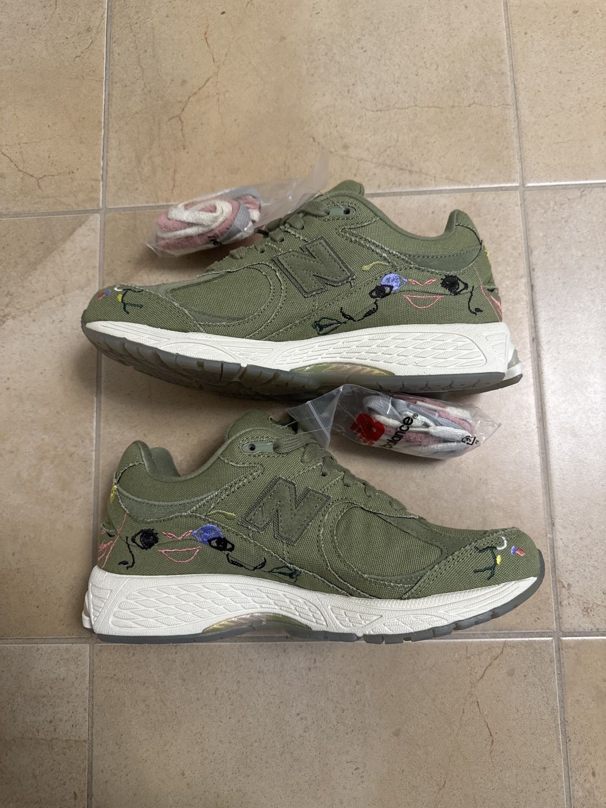 New Balance New Balance 2002R x Bryant Giles “What Now?” DS Size 8 Size US 8 / EU 41 - 2 Thumbnail