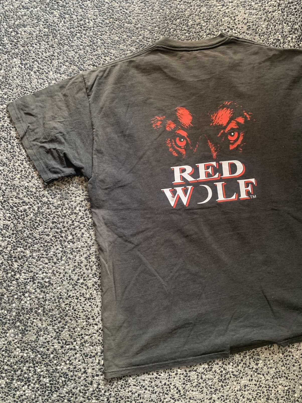 Vintage Vintage 90s Red Wolf Action Horror Movie Promo T shirt Size US L / EU 52-54 / 3 - 9 Thumbnail