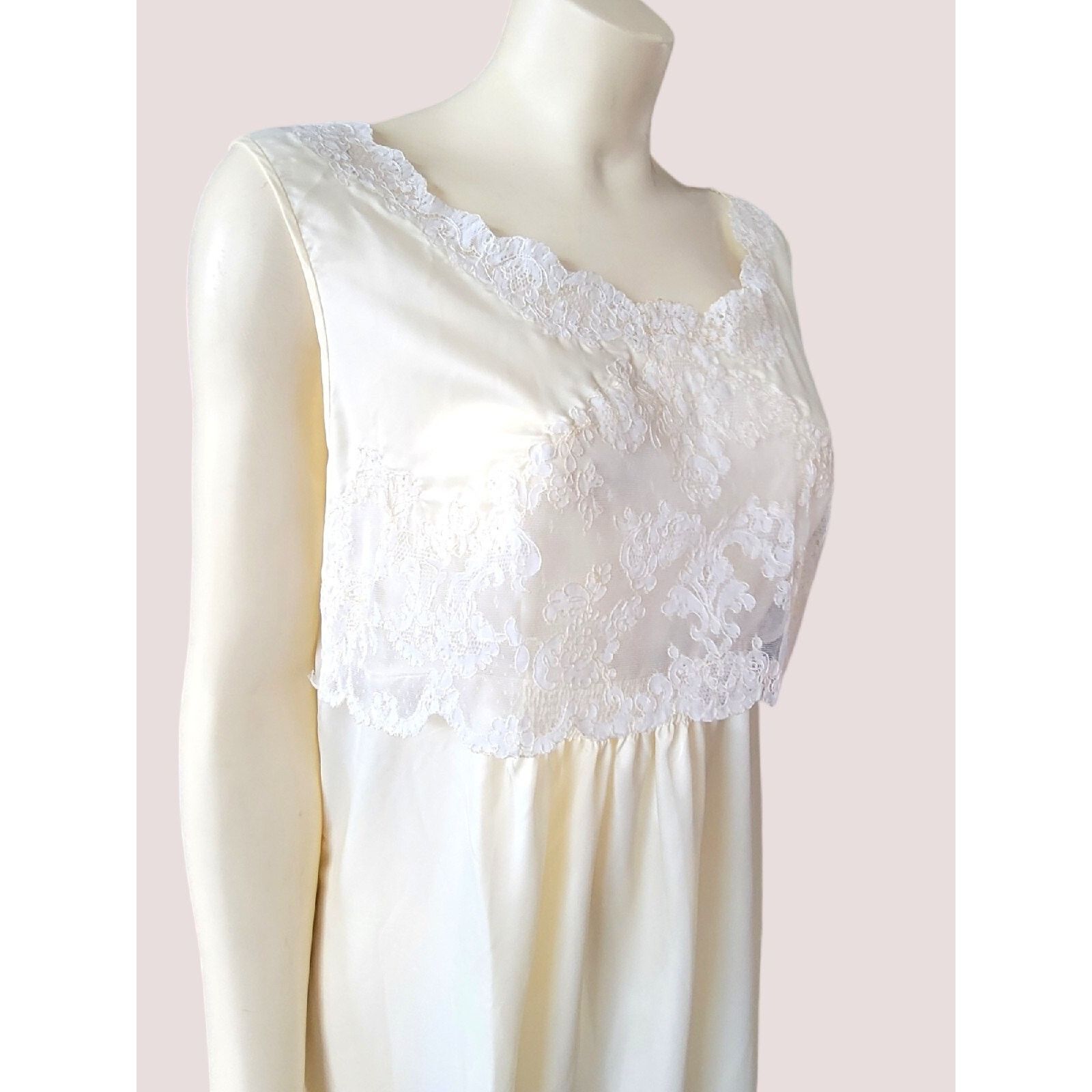 Dior Vintage Christian Dior Silk Blend Nightgown W Lace Size 36 Size ONE SIZE - 18 Thumbnail