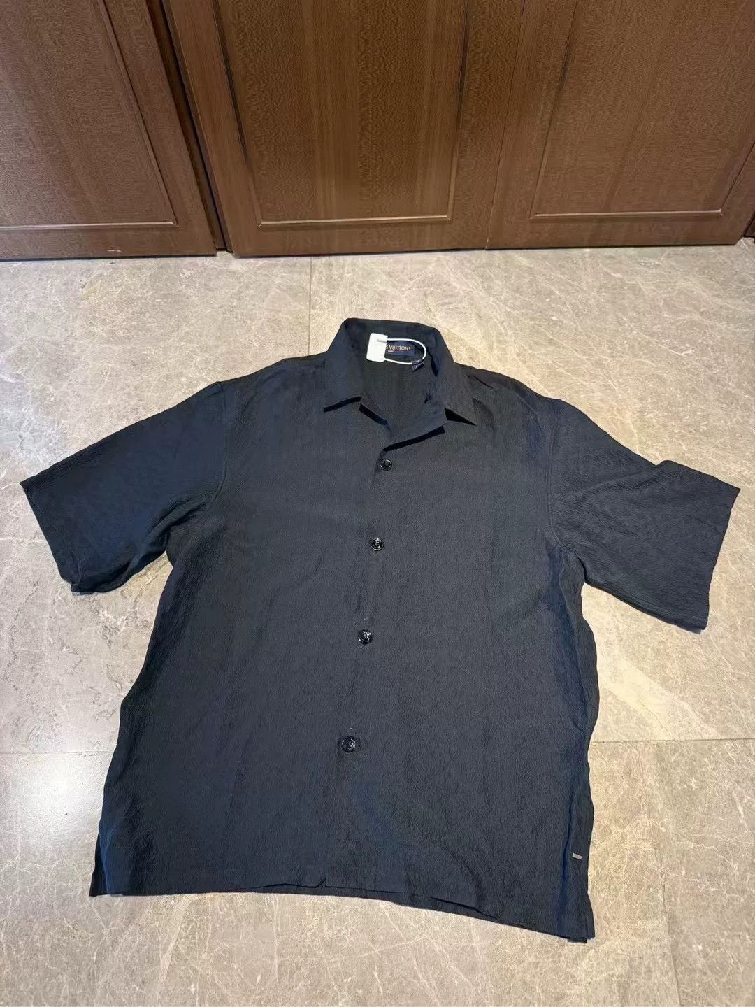 Louis Vuitton Louis Vuitton Black Shirt M Men Size US M / EU 48-50 / 2 - 1 Thumbnail