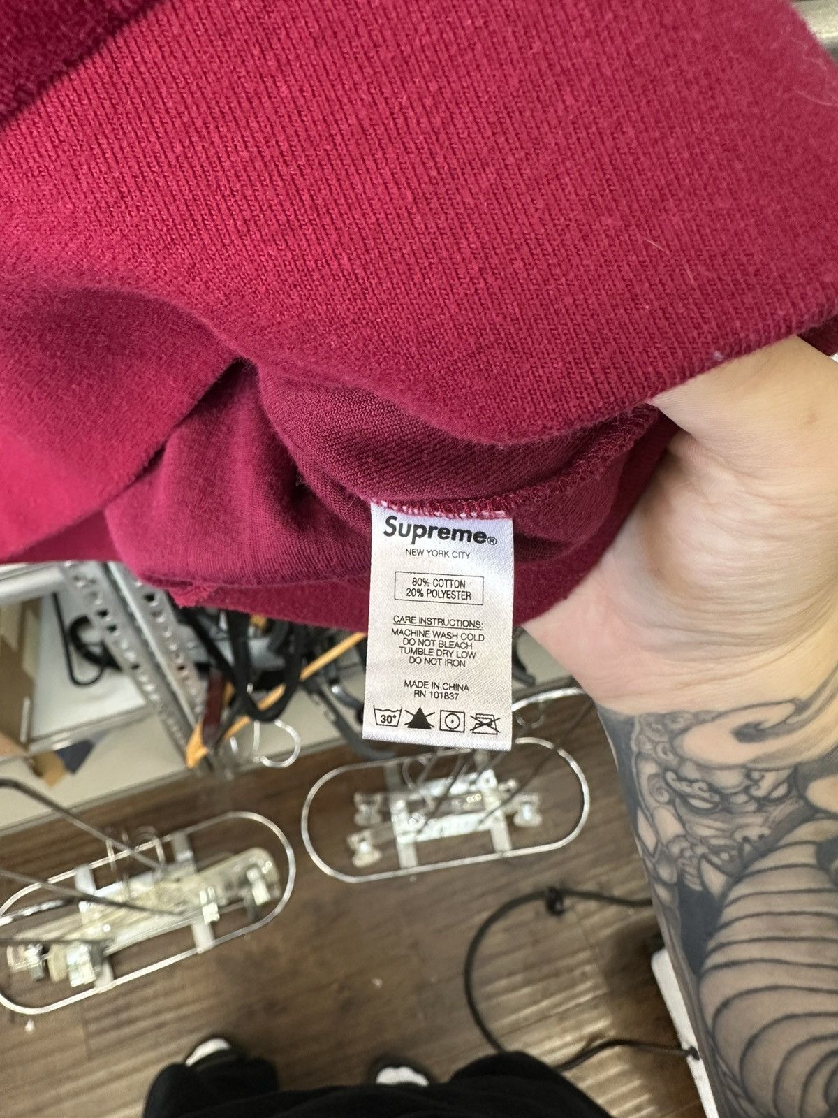 Supreme Supreme Ribbed Velour Crewneck SWEATER FW17 RED MEDIUM Size US M / EU 48-50 / 2 - 6 Thumbnail