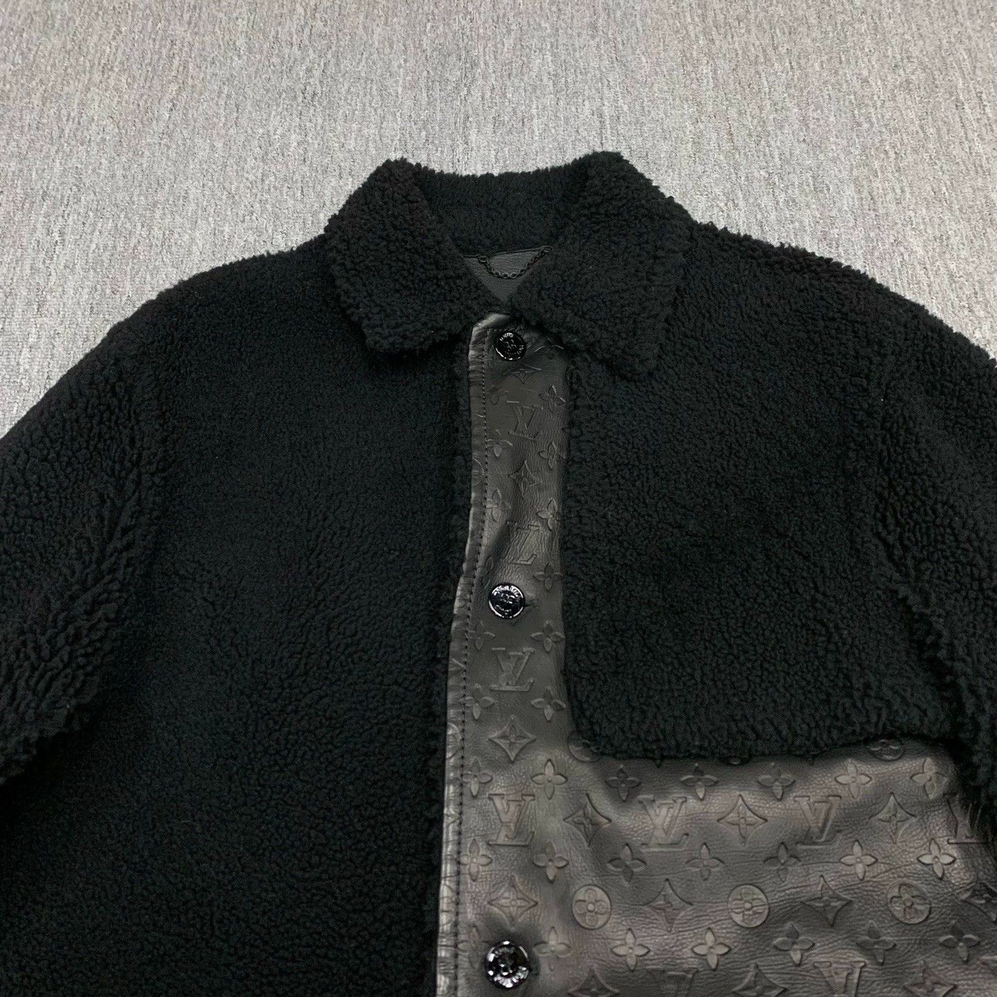 Louis Vuitton LV Black Monogram All-over Print Fur Coat Size US L / EU 52-54 / 3 - 4 Thumbnail