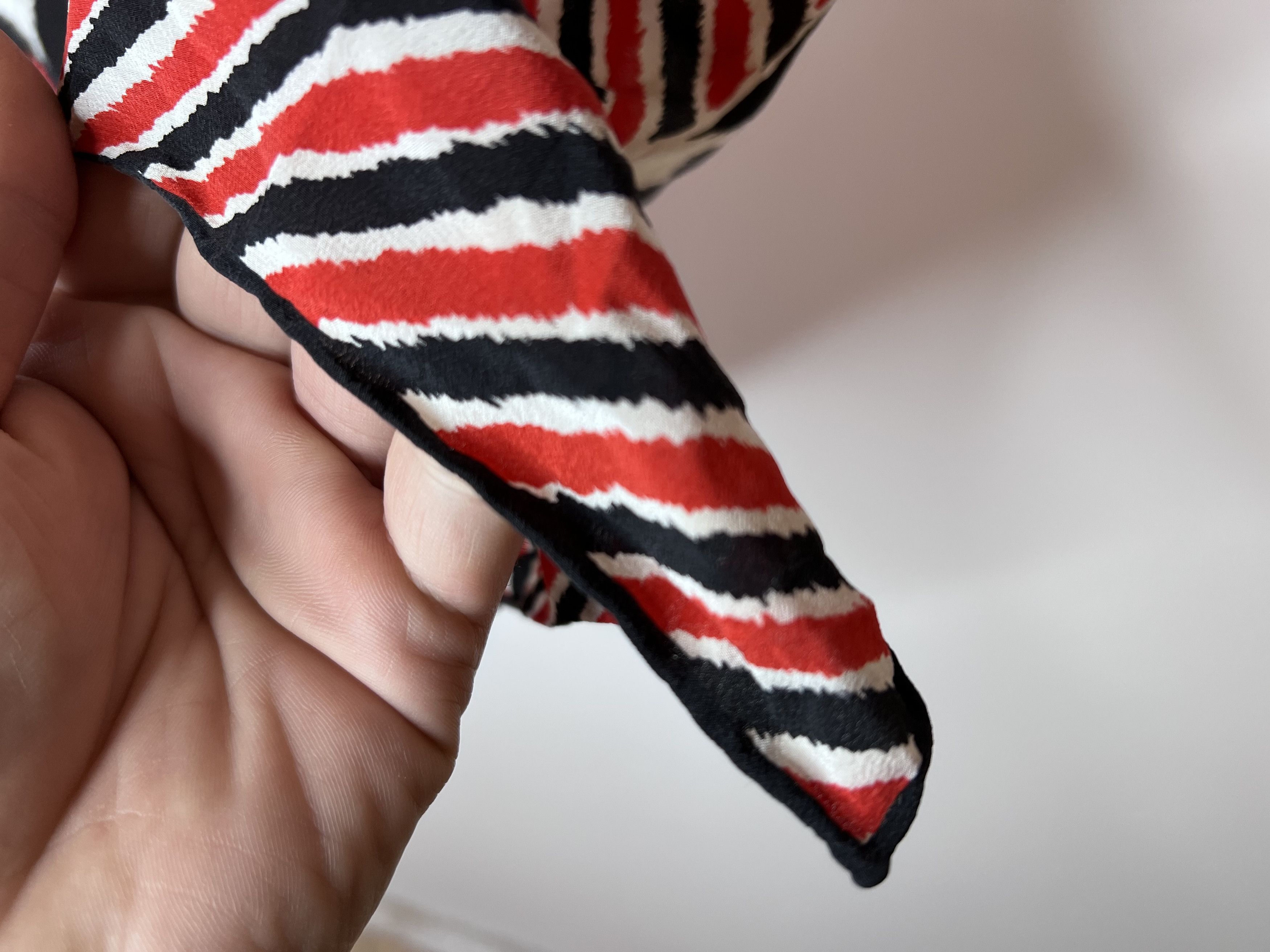 Givenchy GIVENCHY NOUVELLE BOUTIQUE HEART PRINT SILK SCARF VINTAGE Size ONE SIZE - 5 Thumbnail