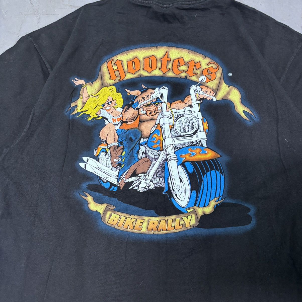 Vintage Vintage 90s Baggy fit Hooters bike rally t shirt Size US XL / EU 56 / 4 - 5 Thumbnail