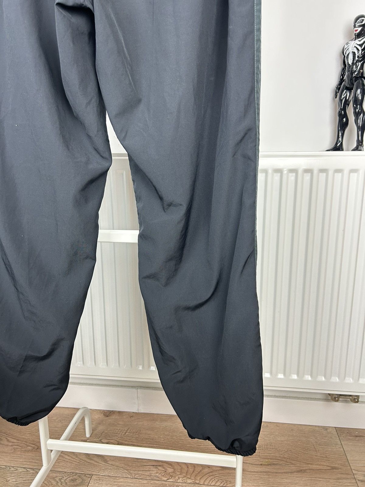 Nike × Vintage Nike Nylon Baggy Swoosh Logo Overisize y2k Pants Joggers Size US 38 / EU 54 - 12 Thumbnail
