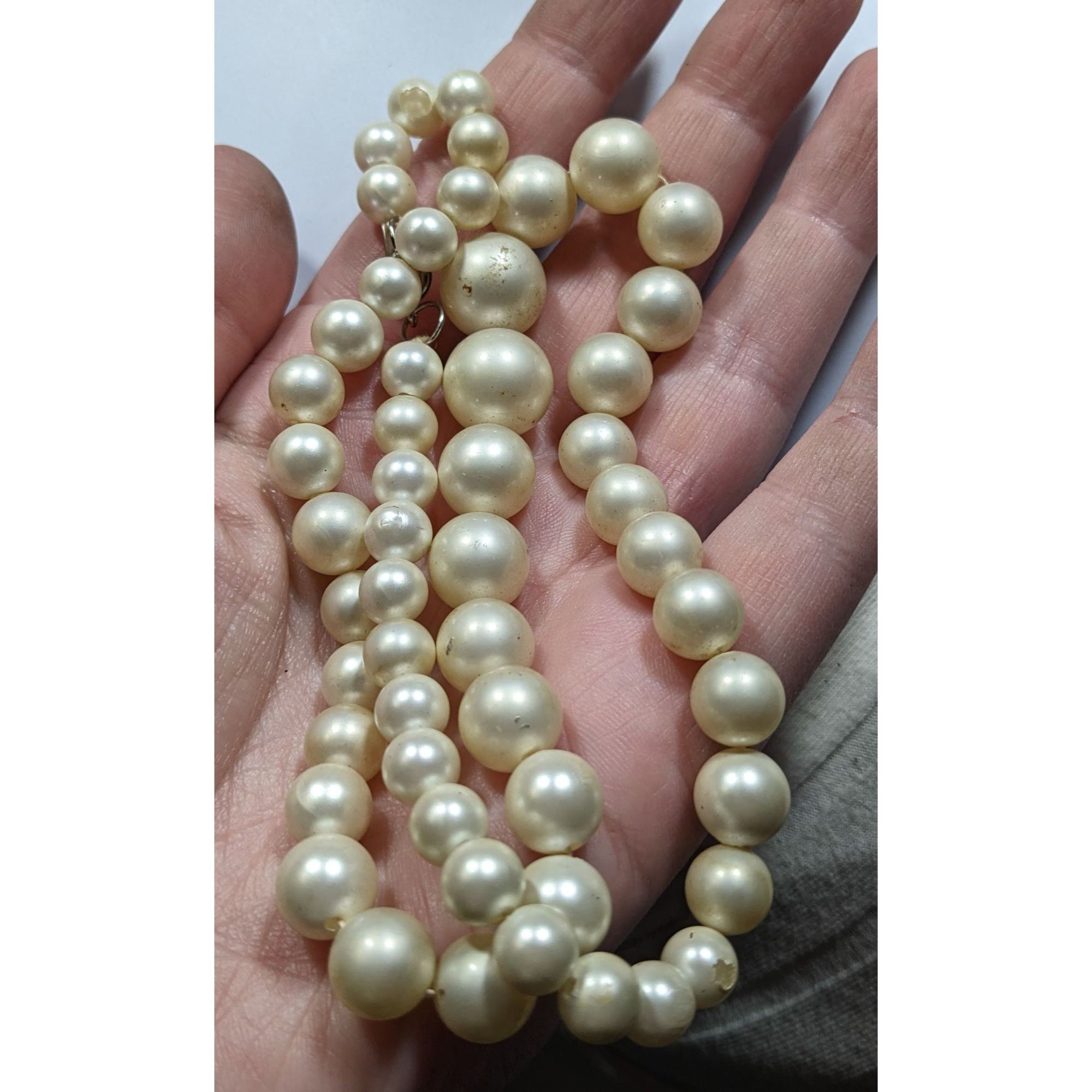 Other Vintage Faux Pearl Necklace With Graduated Beads Size ONE SIZE - 7 Thumbnail