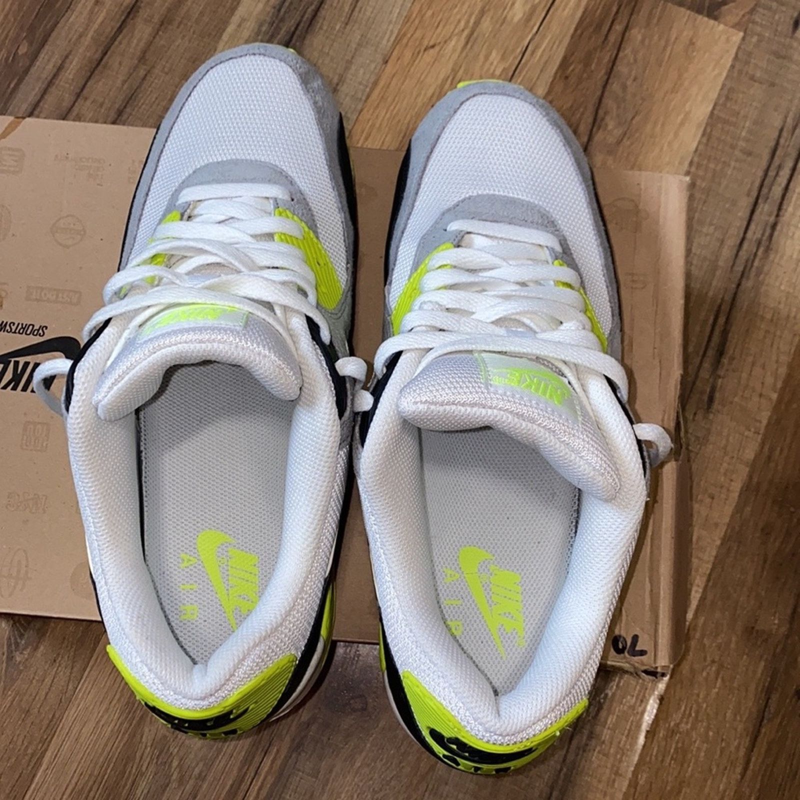 Nike 2011 Nike Air Max 90 Volt Size US 10.5 / EU 43-44 - 5 Thumbnail