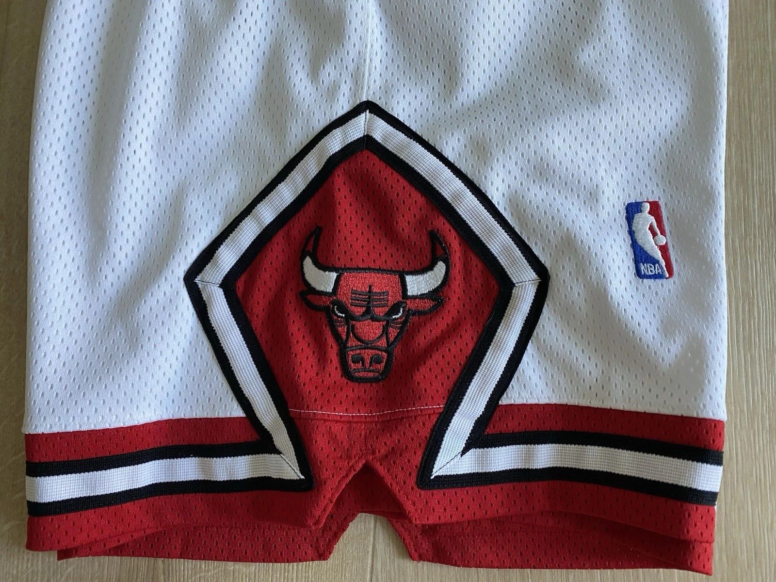 Nike Vintage 90s NIKE CHICAGO BULLS NBA Authentics Home Shorts Size US 34 / EU 50 - 5 Thumbnail
