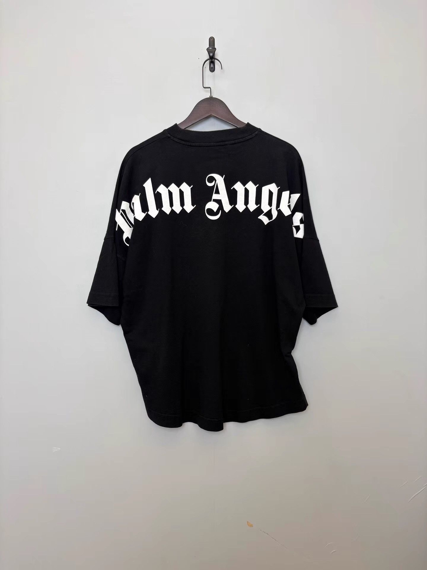 Palm Angels Palm Angels Black Oversized Bat Style Logo T-shirt K36 Size US M / EU 48-50 / 2 - 2 Thumbnail