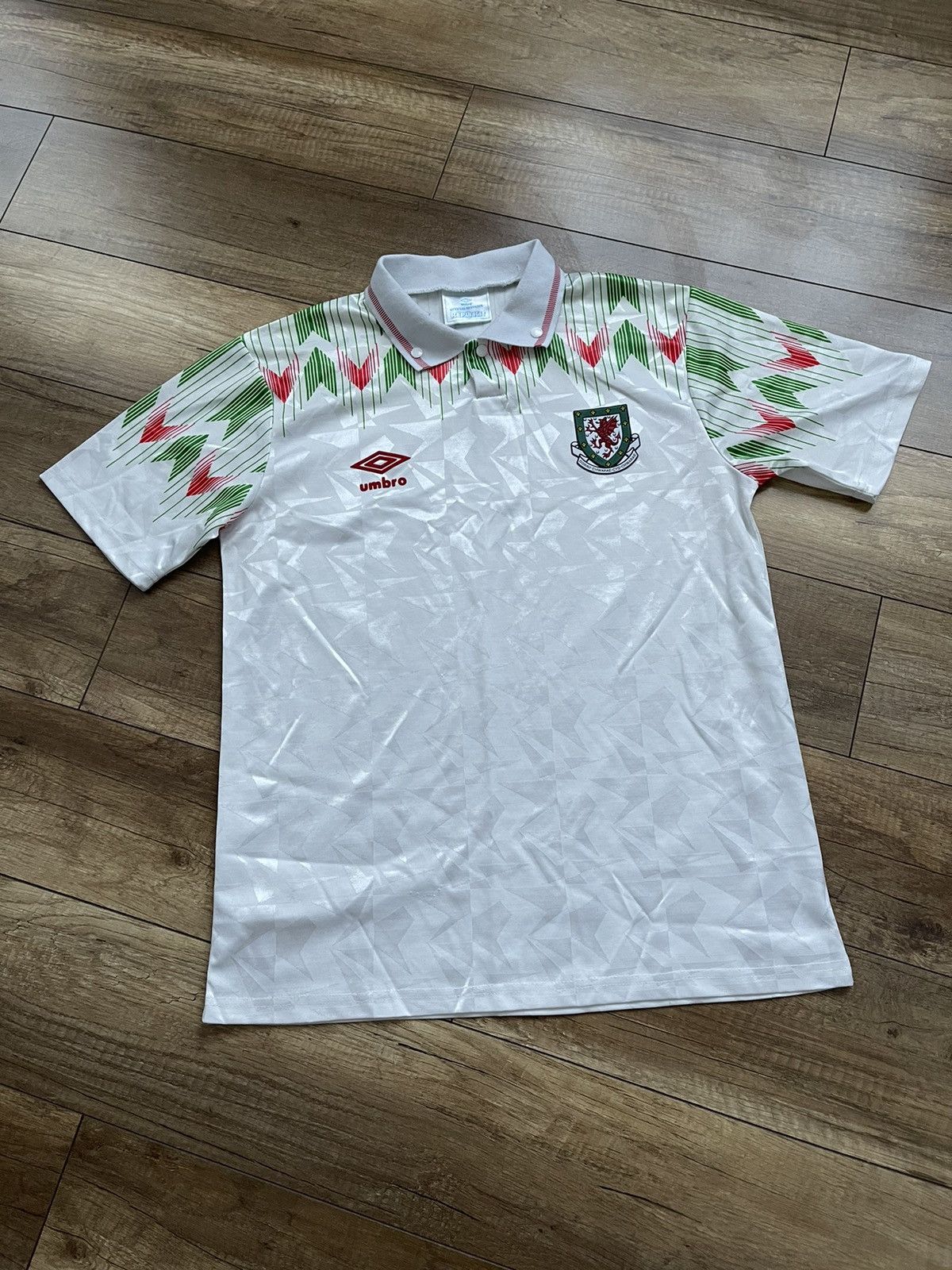 Umbro 1990/1992 Wales Umbro Vintage Away Soccer Jersey Size US L / EU 52-54 / 3 - 18 Thumbnail