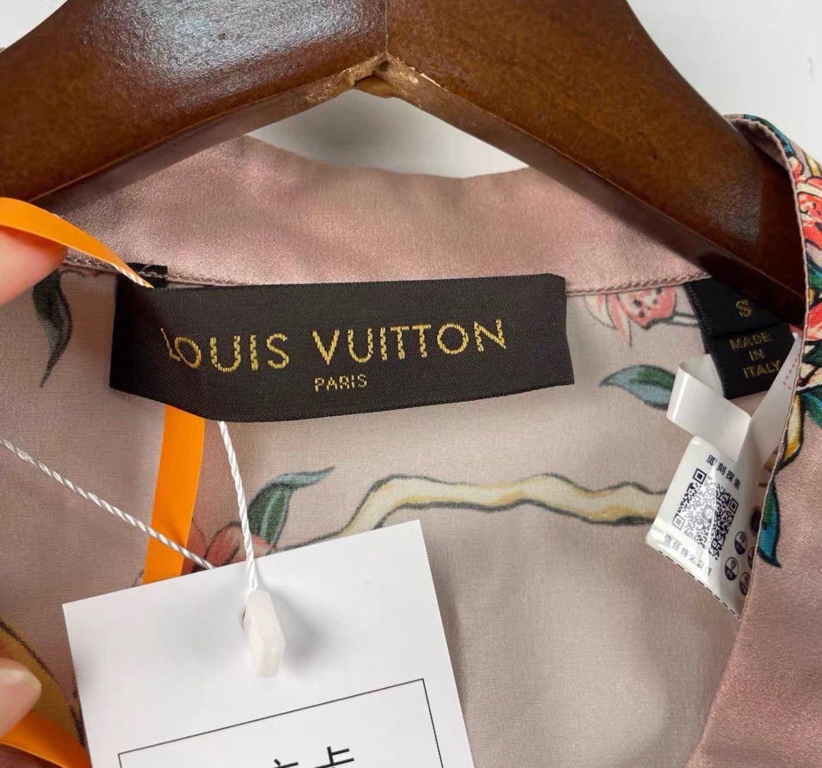 Louis Vuitton Louis Vuitton Red bean paste pink bird flower pattern mulbe Size US S / EU 44-46 / 1 - 4 Thumbnail