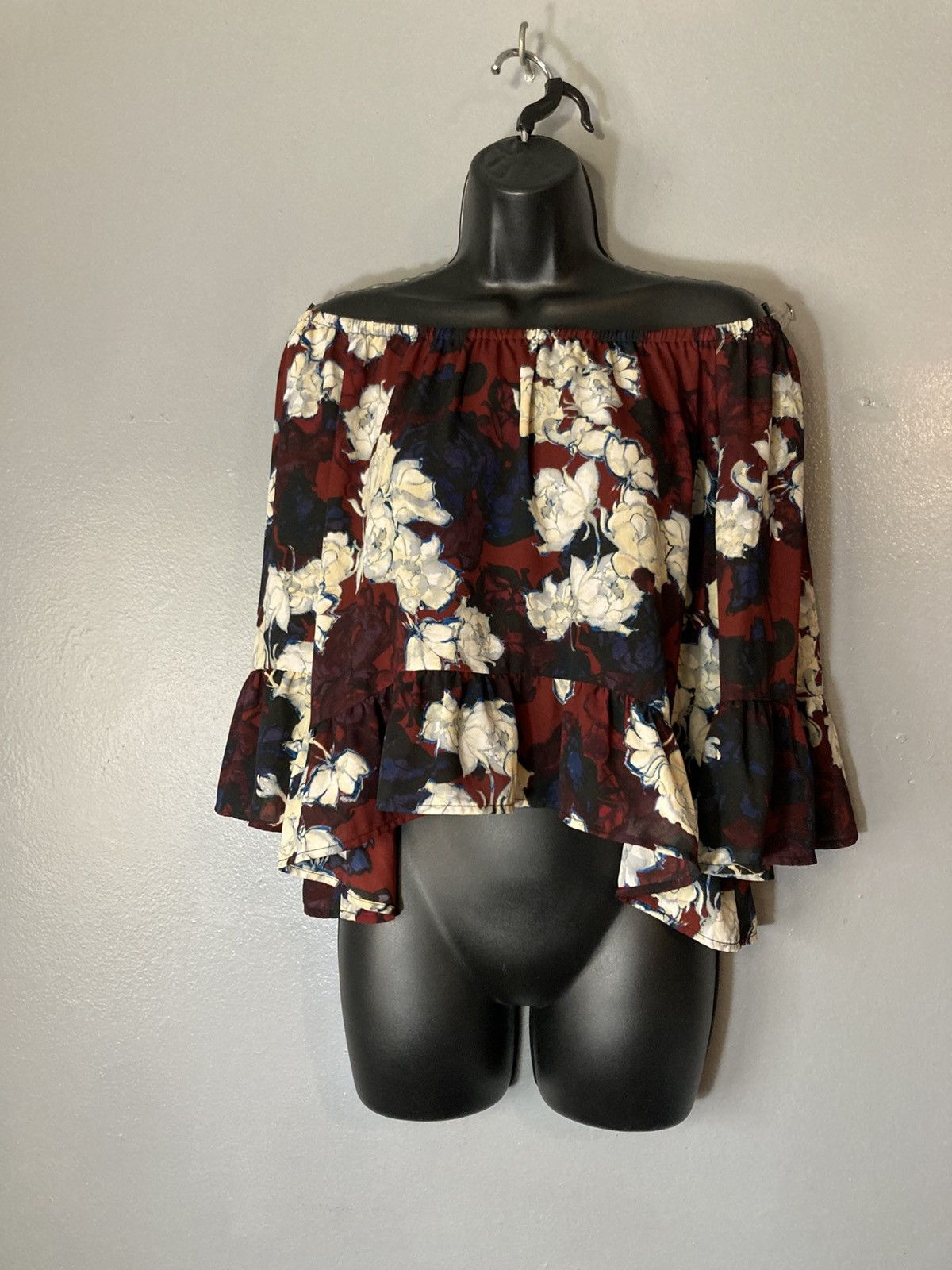 Other Eight Sixty red floral off shoulder bell sleeve blouse Size S / US 4 / IT 40 - 3 Thumbnail