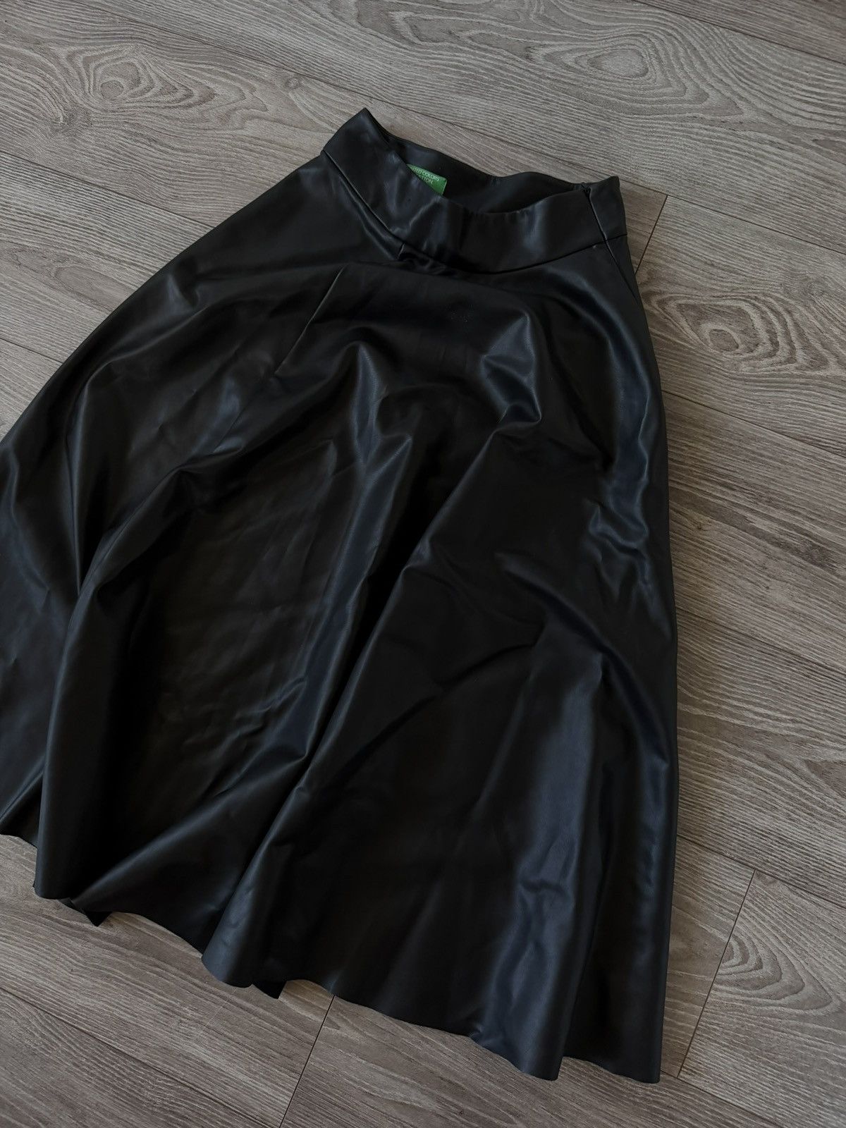 United Colors Of Benetton United Colours of Benetton Black Leather Long Skirt Size 27" / US 4 / IT 40 - 2 Thumbnail
