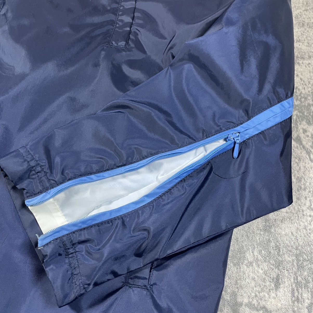 Nike Nike Y2K Windbreaker with flare cuffs Size US L / EU 52-54 / 3 - 3 Thumbnail