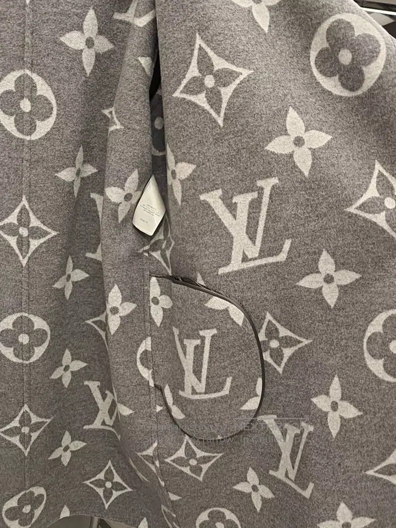 Louis Vuitton Louis Vuitton Gray full print big logo bathrobe coat Size M / US 6-8 / IT 42-44 - 9 Thumbnail