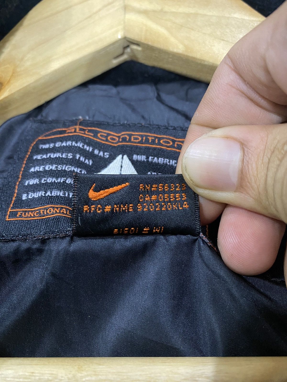 Nike ACG Vintage Nike Acg Puffer Jacket Size US L / EU 52-54 / 3 - 15 Thumbnail
