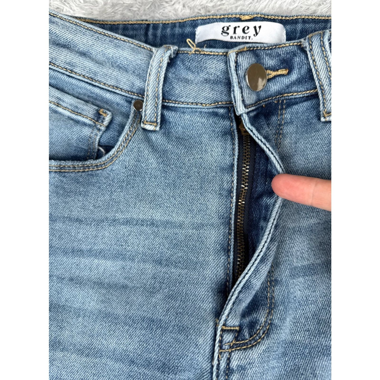 Vintage Grey Bandit Jeans Juniors 5 Blue Denim Flared Distressed Cotton Blend 26x31 Jeans Women 27 in Inseam 31 in Medium Wash Denim? Size 27" / US 4 / IT 40 - 5 Thumbnail
