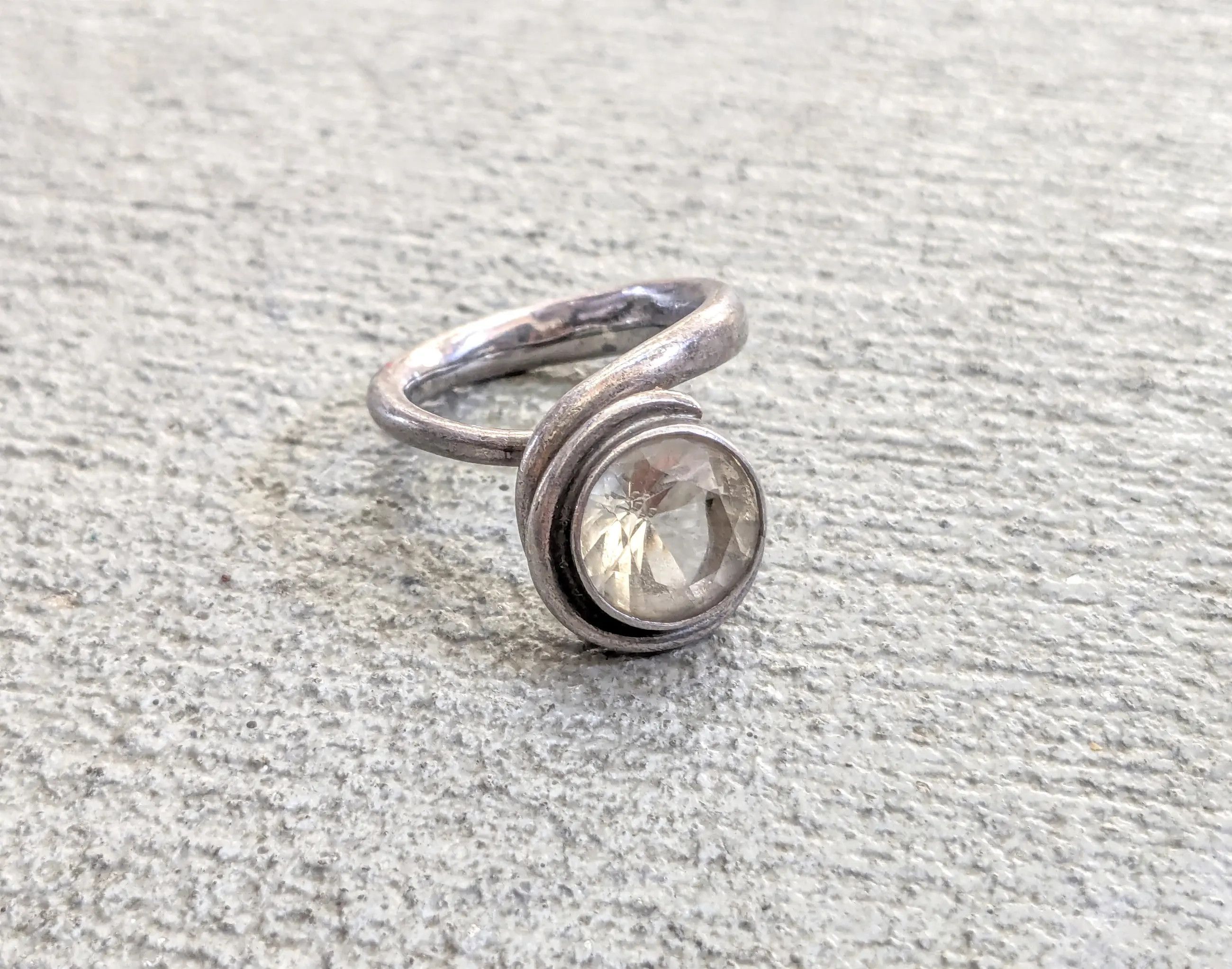 Jewelry Vintage Sterling Silver Ring 11 Glass Round Asymmetrical Size ONE SIZE - 1 Thumbnail