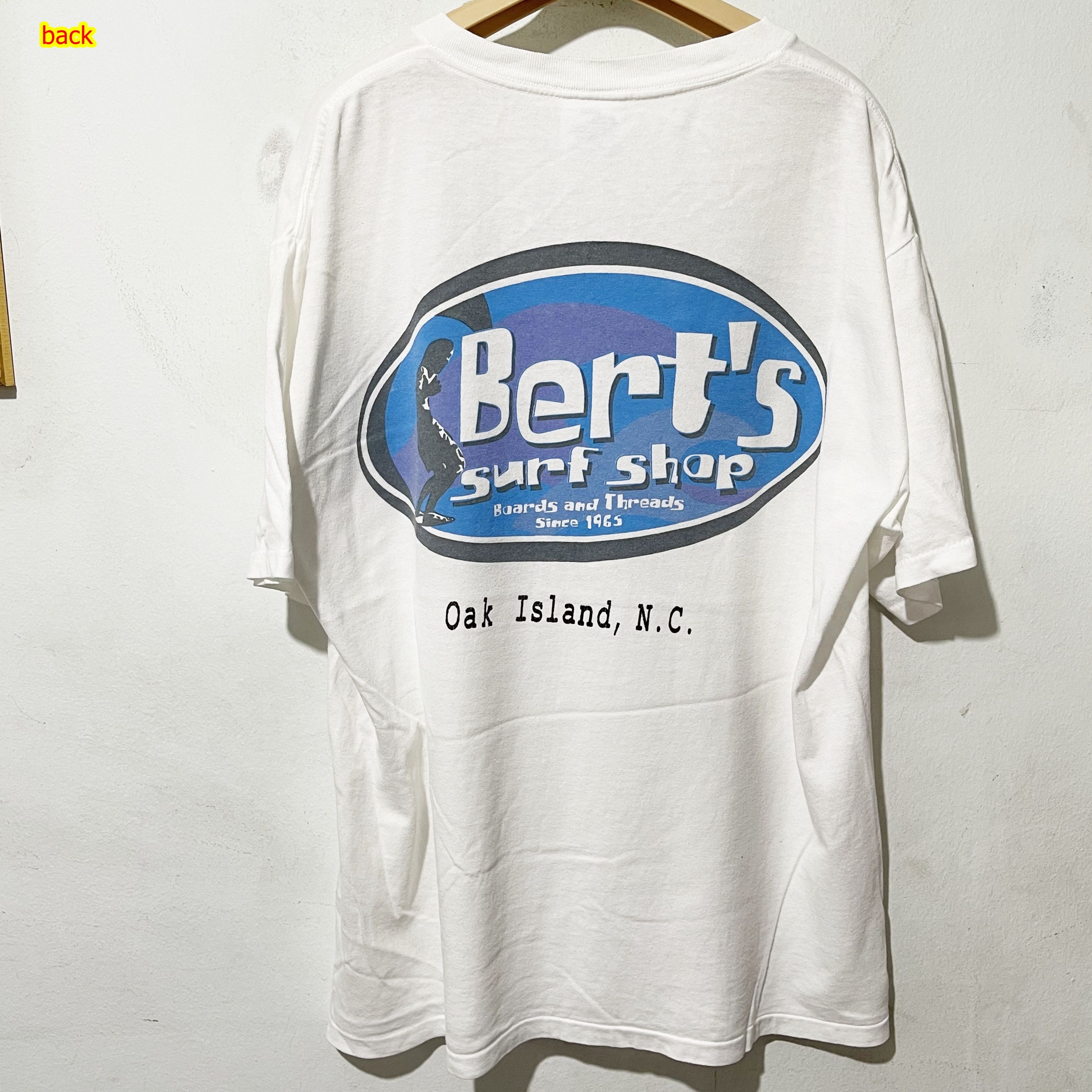 Vintage Vintage 90s Bert’s Surf Shop T-Shirt Size US L / EU 52-54 / 3 - 1 Thumbnail