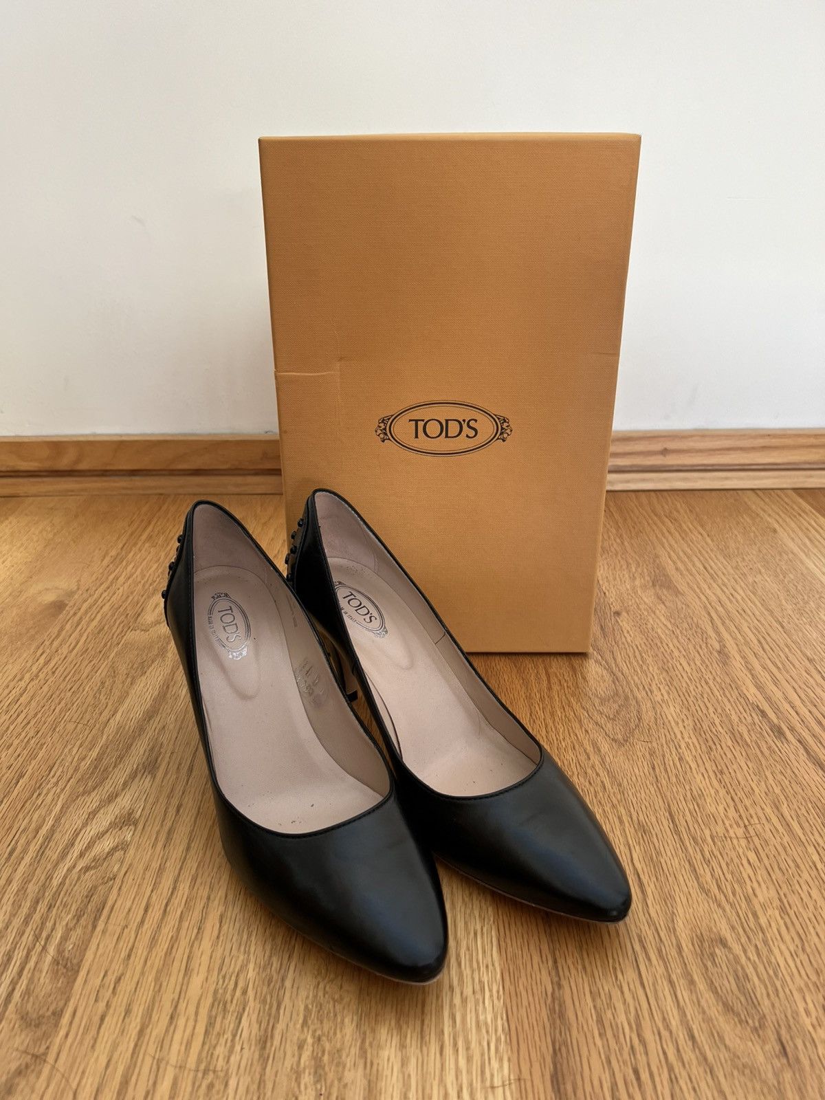 Tod's Tod’s Pump Heel - 38 Black with Studded Heel Size US 8 / IT 38 - 1 Thumbnail