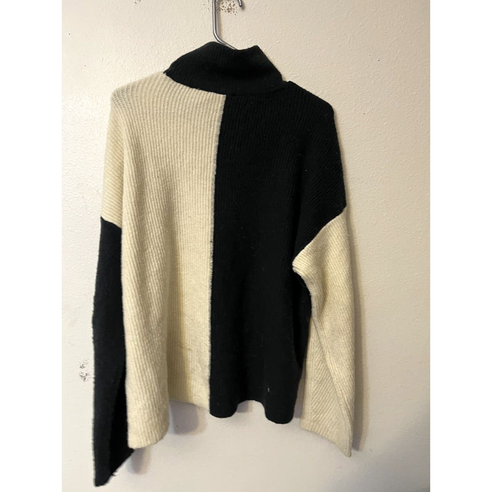 Abercrombie & Fitch Abercrombie & Fitch Color Block Wool Blend Pullover Sweater Size L Color Black Size L / US 10 / IT 46 - 3 Thumbnail