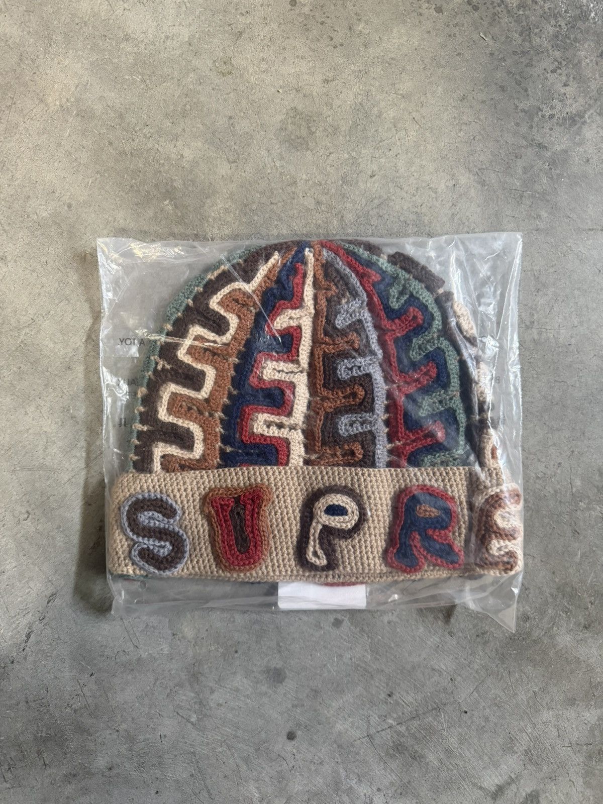 Supreme Supreme Yarn Appliqué Beanie ‘Khaki’ Size ONE SIZE - 1 Thumbnail
