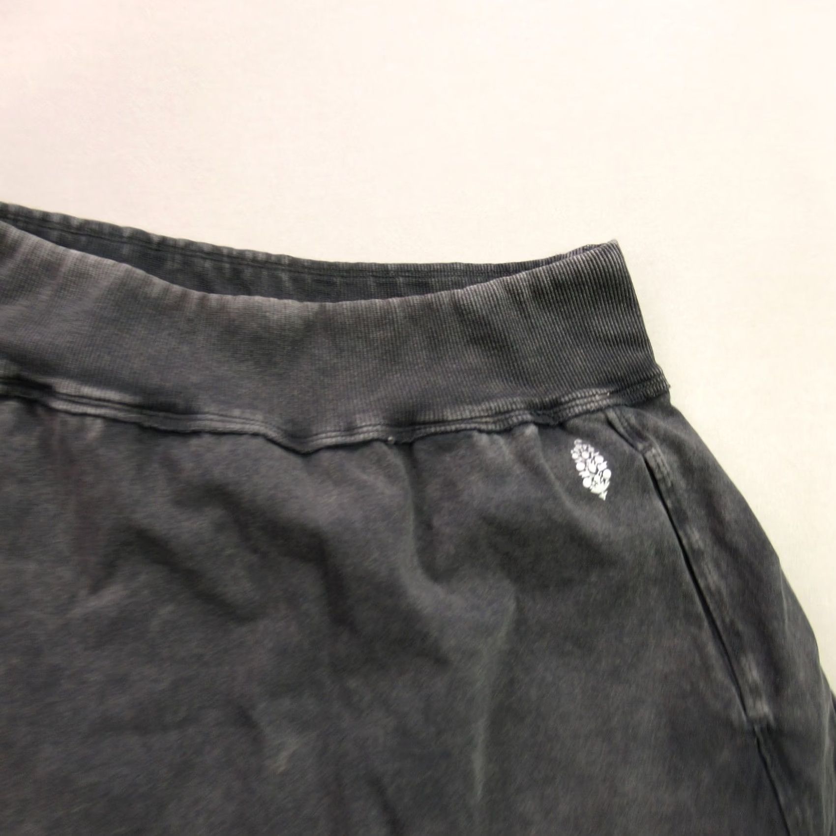 Vintage FP Movement Activewear Shorts Size S Dark Gray Ribbed Waist Casual Gym Women's Size 28" / US 6 / IT 42 - 2 Thumbnail