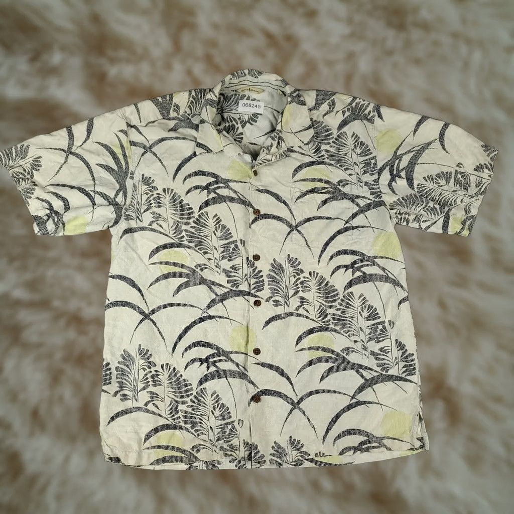 Tommy Bahama Tommy Bahama Shirt Mens Large Gray Silk Hawaiian Button Up Size US L / EU 52-54 / 3 - 1 Thumbnail
