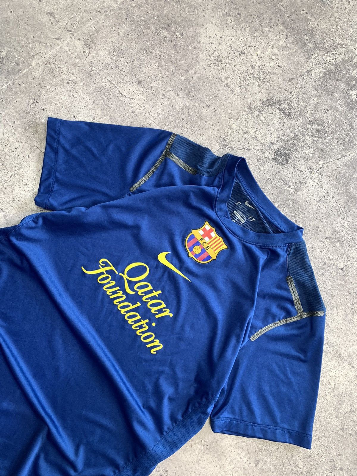 Nike Vintage Y2K T-shirt Barcelona Blockcore faded sk8 spain Size US M / EU 48-50 / 2 - 6 Thumbnail