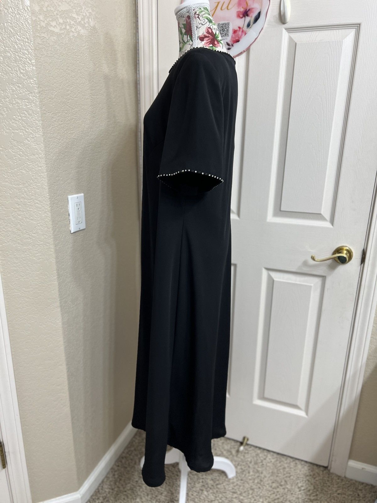 Adrianna Papell Papell Boutique Black Dress with Beaded Trim size 16W Size XXL / US 16-18 / IT 52-54 - 4 Thumbnail