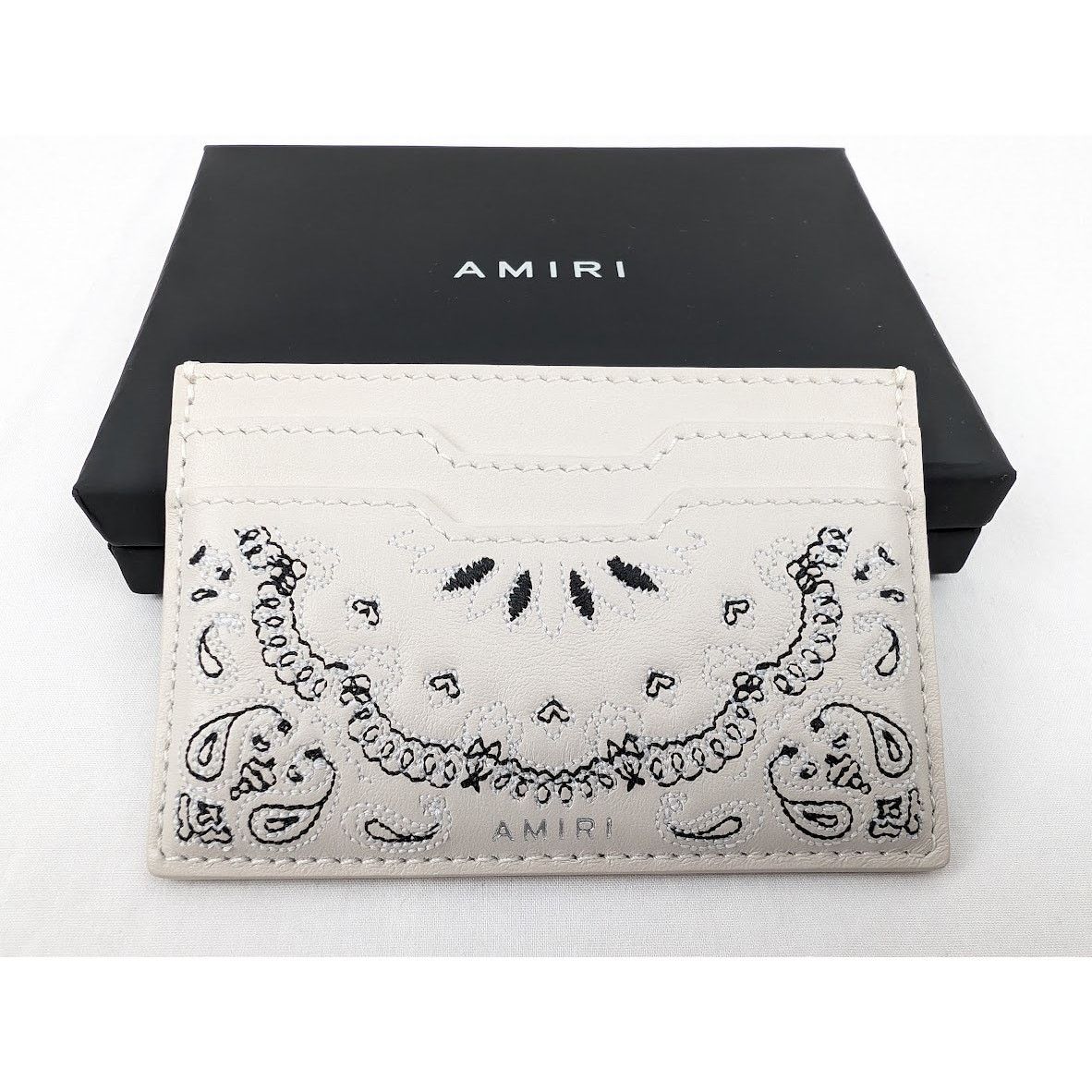 Amiri o1rshd1 Size: OS / Pebbled Bandana Card Holder in Beige Size ONE SIZE - 2 Thumbnail