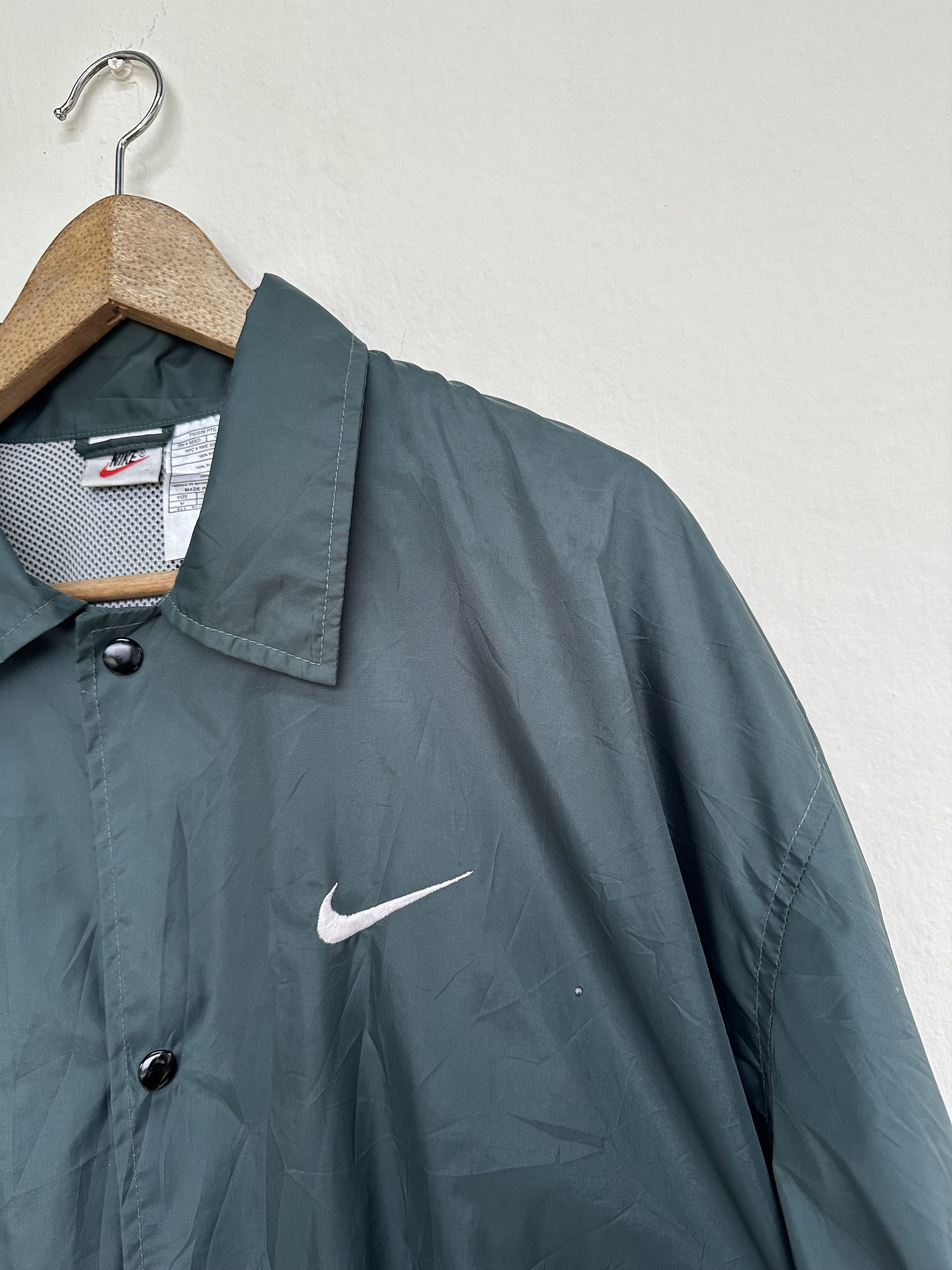 Nike Vintage 90s Nike Windbreaker SpellOut Light Jacket Size US L / EU 52-54 / 3 - 5 Thumbnail