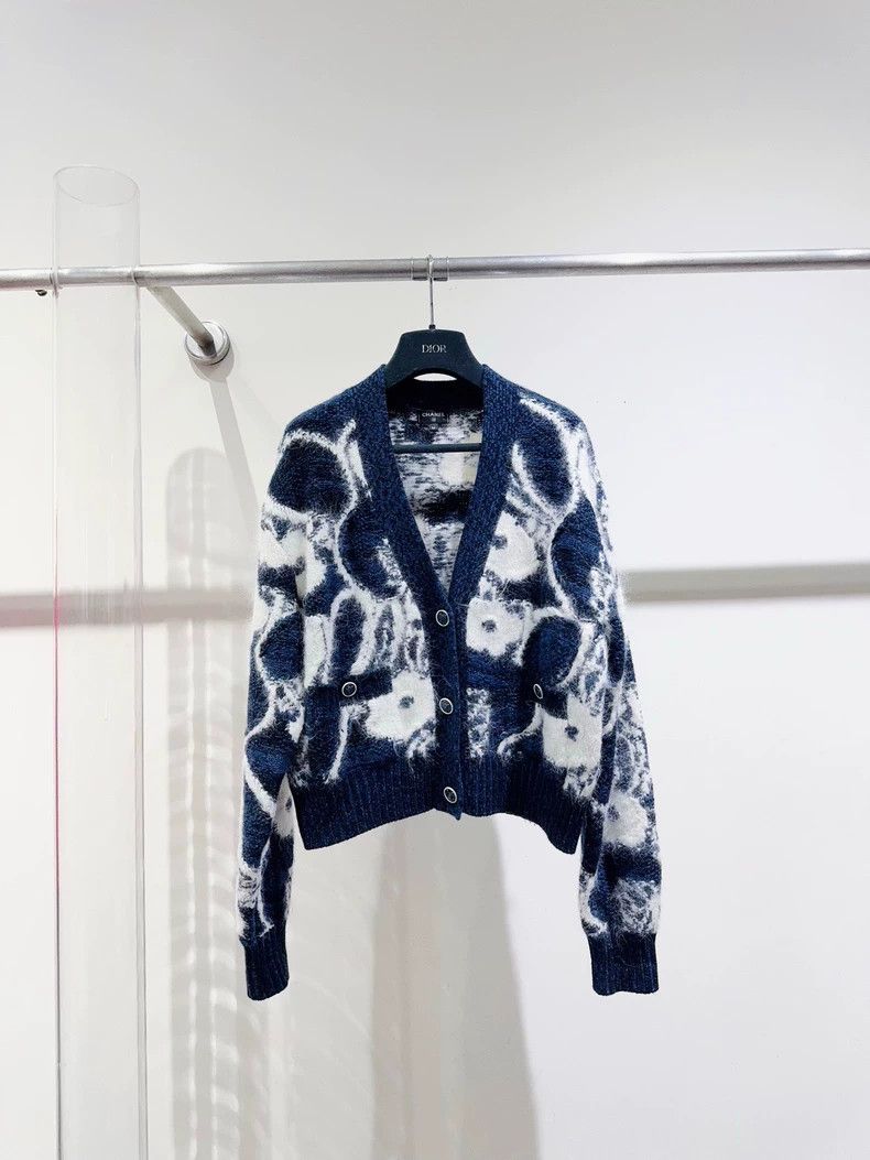 Chanel Chanel Camellia cardigan jacket 2503-Nextarrow Size XS / US 0-2 / IT 36-38 - 1 Thumbnail
