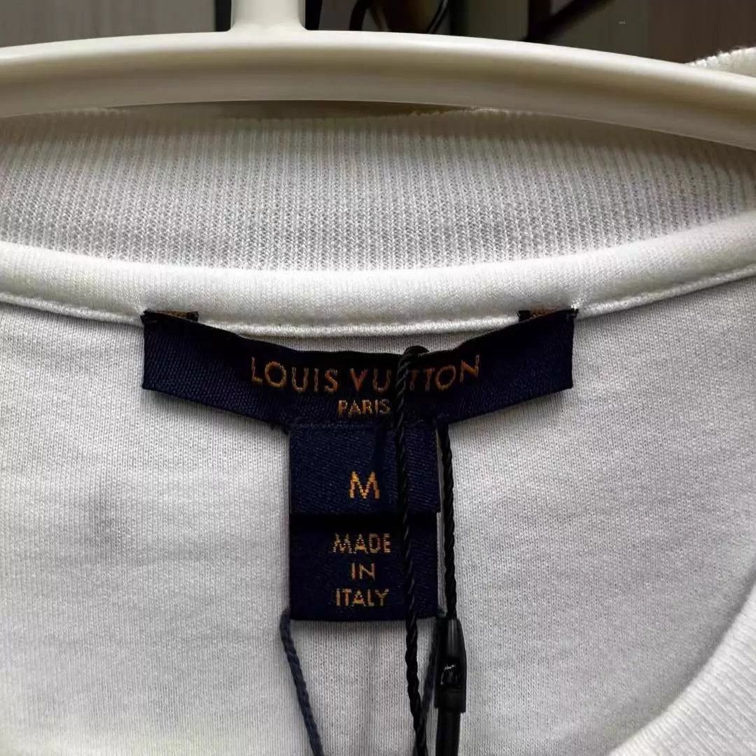 Louis Vuitton LV New w/ Tags Zipper Badge Short Sleeve M Size M / US 6-8 / IT 42-44 - 2 Thumbnail