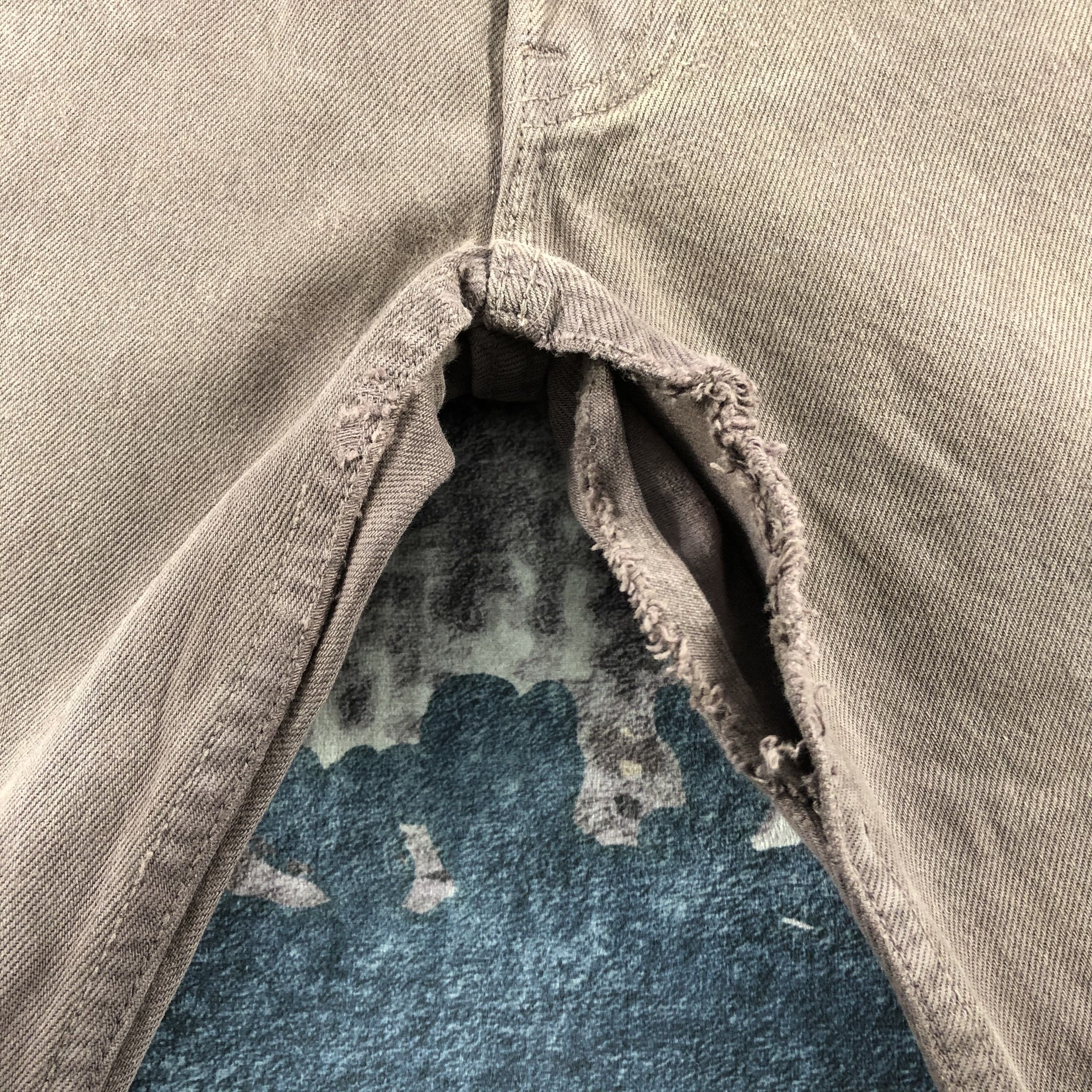 Levi's × Vintage Vintage 90s Ripped Levis 501 Jeans-JM2342 Size US 33 - 8 Thumbnail