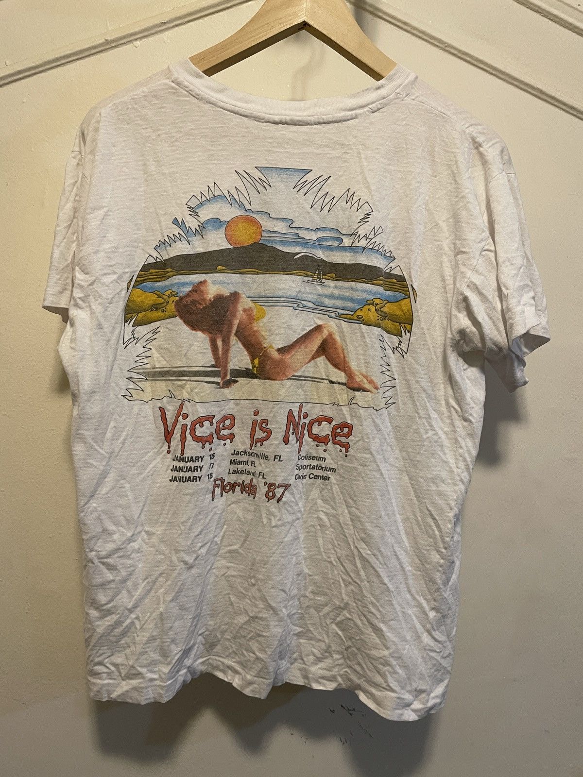 Band Tees Rare IRON MAIDEN 1987 FLORIDA Shirt Special Vice Sz M Size US M / EU 48-50 / 2 - 2 Thumbnail