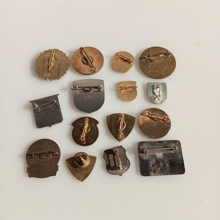 Vintage Vintage Europe PIN Enamel Metal steel Copyrigt 1970s 1980s Size ONE SIZE - 7 Thumbnail