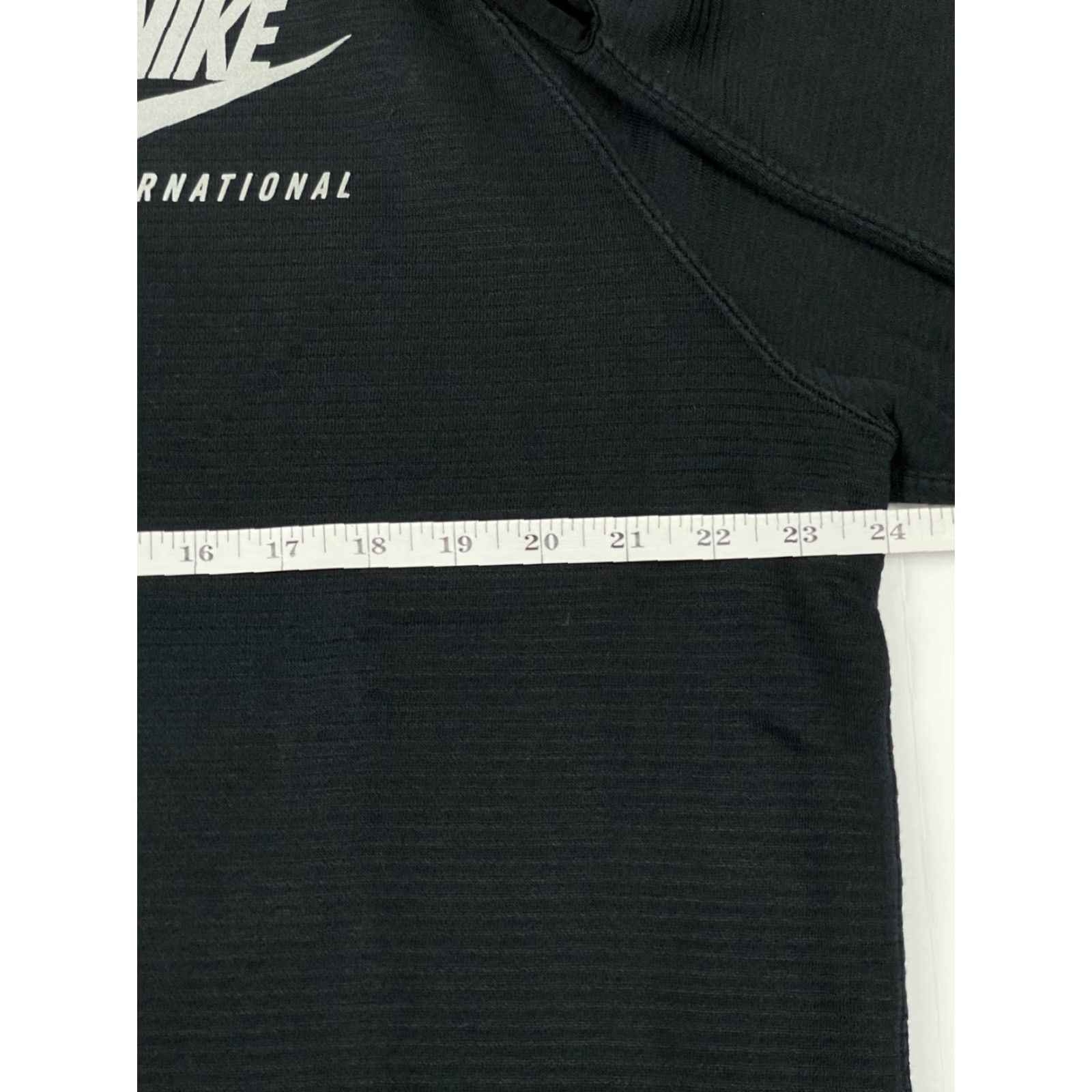 Nike Nike Mens Sweatshirt Crewneck Reflective Swoosh Jacket Running International Size US XL / EU 56 / 4 - 7 Thumbnail