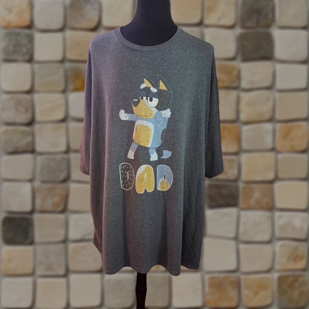 Gildan Bluey Dad Bandit Navy Heather Blue T-Shirt Adult 5XL Mens Size US XXL / EU 58 / 5 - 1 Thumbnail