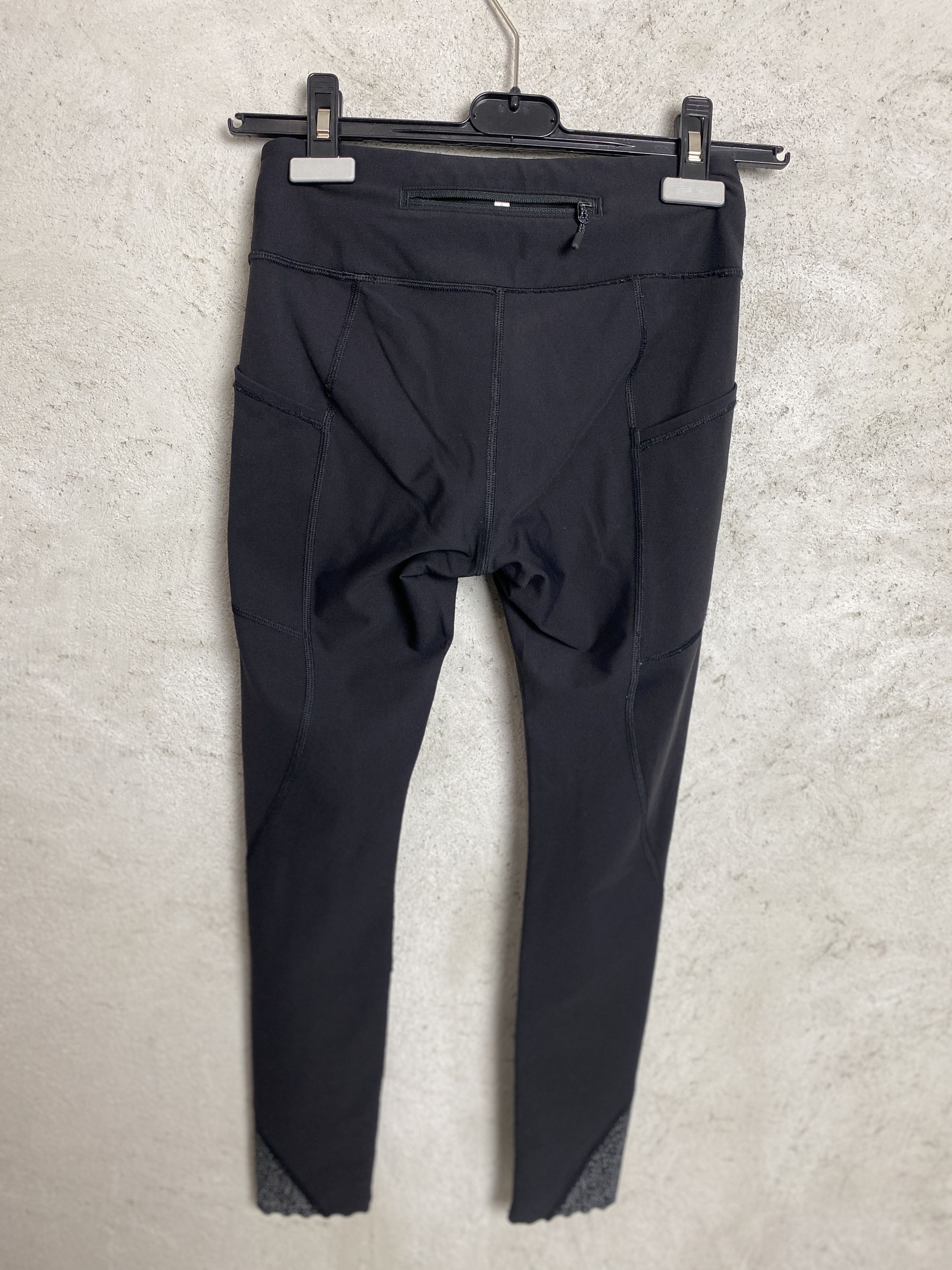 Lululemon Lululemon small logo leggings dots yoga pilates sport Size 27" / US 4 / IT 40 - 1 Thumbnail