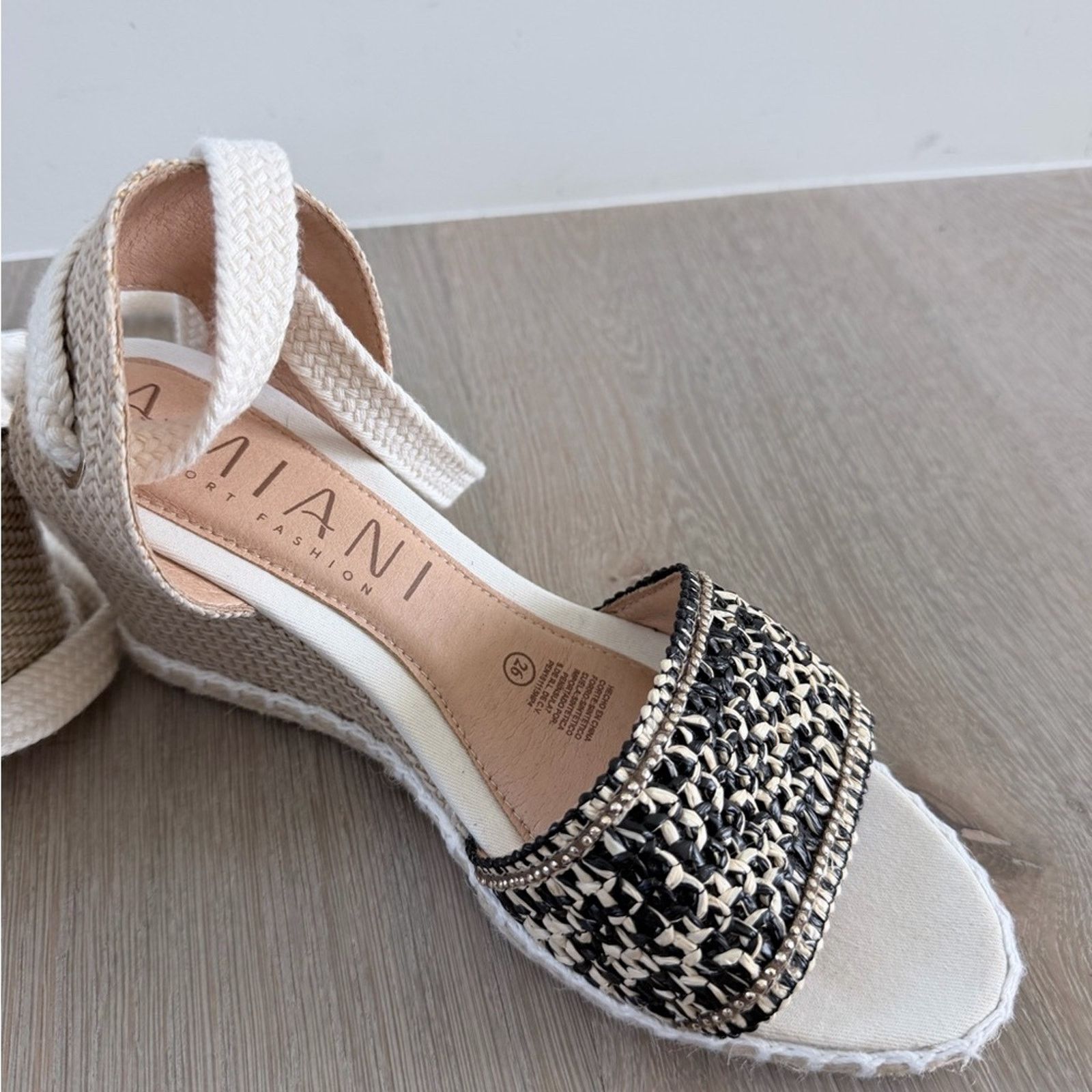 Other Like New Miani Black and Cream Espadrille Sandals size 8 Size US 8 / IT 38 - 8 Thumbnail